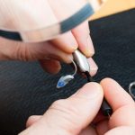 تعمیر یا تعویض انواع سمعک های قدیمی